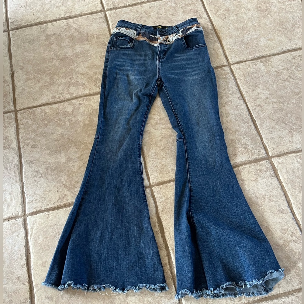 Lucky & Blessed (L&B) Flare womens jeans size 6 length 30” with Stretch!
